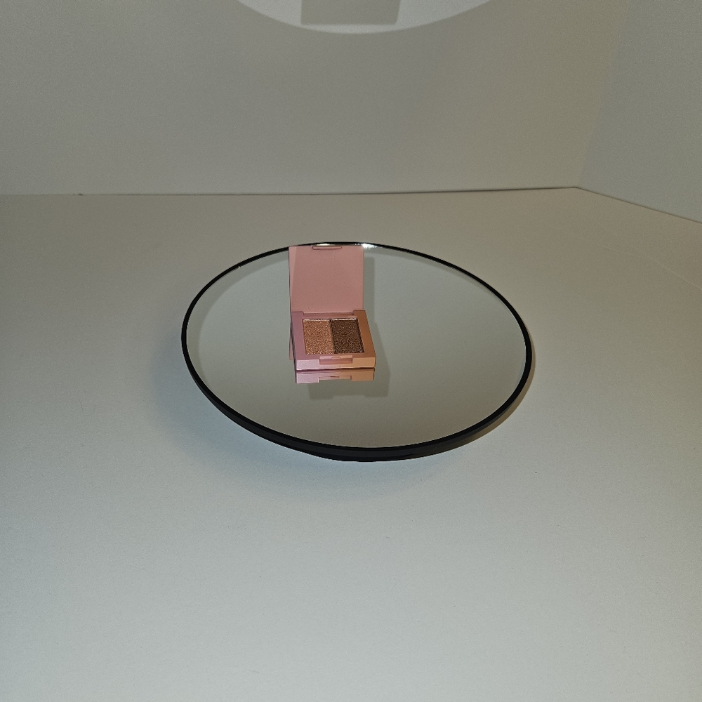 F.A.R.A.H Dual Eyeshadow in Forget Me Not and Nectar - Picture 5 of 5